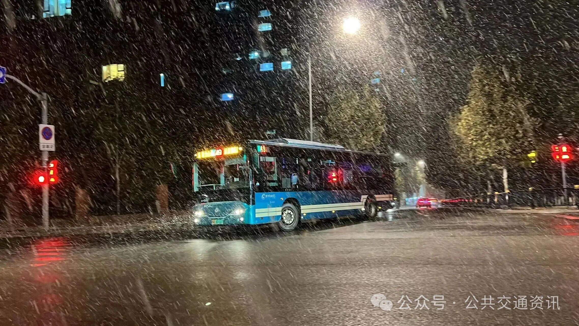 ​【学习】冰雪考验下的生命守护：公交车驾驶员冬季行车安全指南