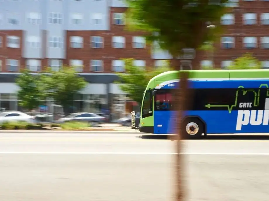 公交智囊团︱如何赢回乘客：是价格？是线网？还是服务？